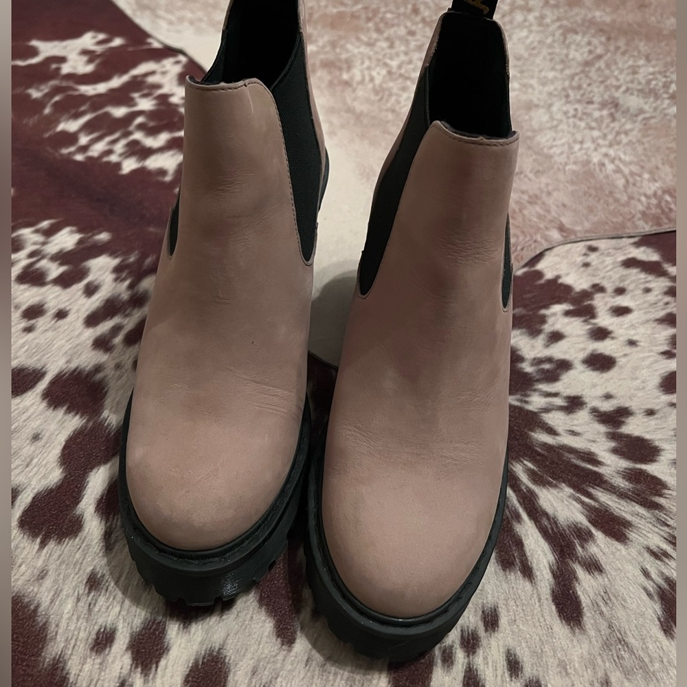 DR Martins Chelsea bootie